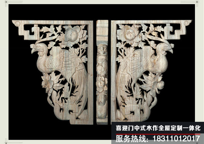 鑲嵌在柱子頂端的兩側(cè)，栩栩如生